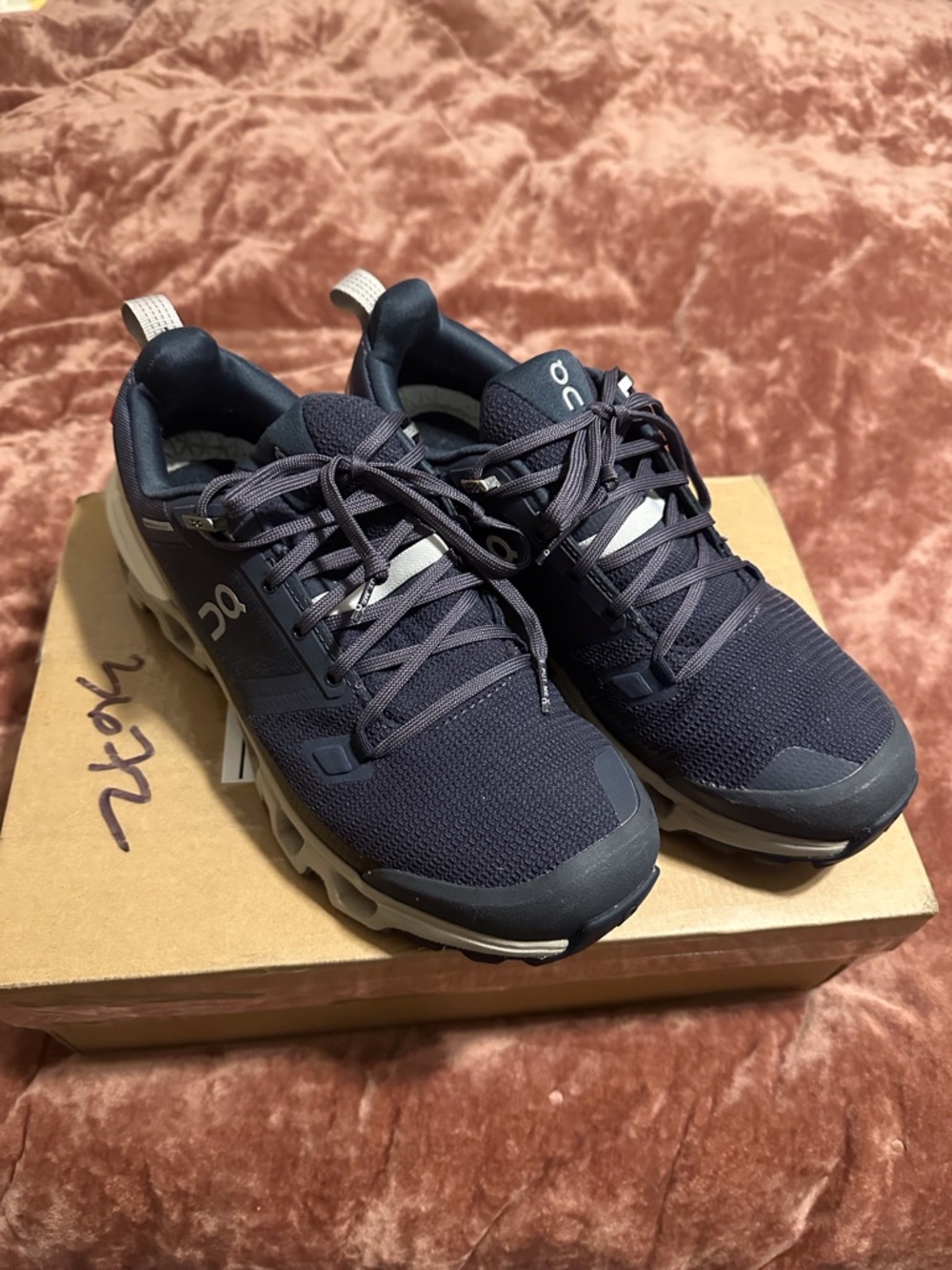 On cloud On Running Women's Cloud Shoes size 9